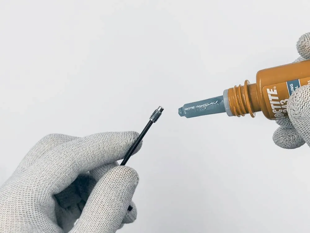 Applying loctite on torque screw